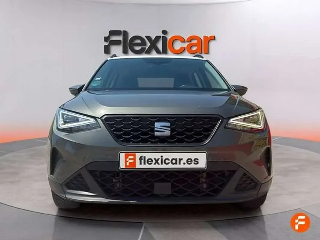 Usado Seat Arona FR 110 CV (80 kW) 2023 Gris SUV