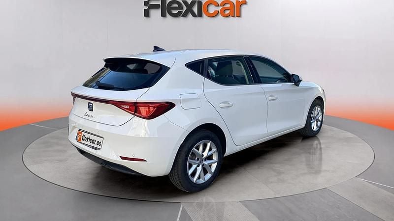 Usado Seat Leon Style 110 CV (80 kW) 2024 Blanco Utilitario