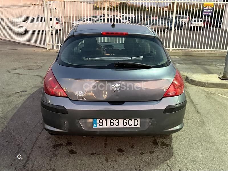 Usado Peugeot 308 110 CV (80 kW) 2008 Gris / plata Berlina