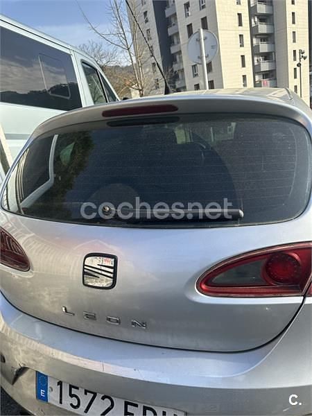 Usado Seat Leon Sport 105 CV (77 kW) 2007 Gris / plata Berlina