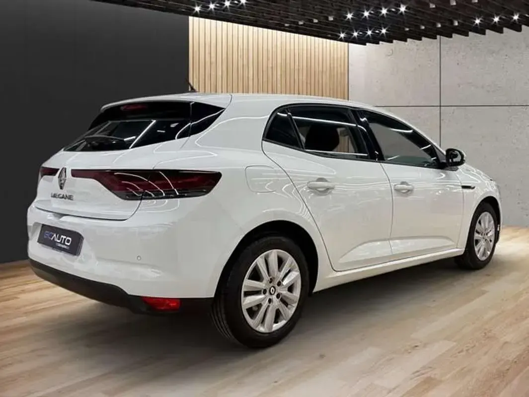 Usado Renault Mégane II Equilibre 116 CV (85 kW) 2022 Blanco Berlina