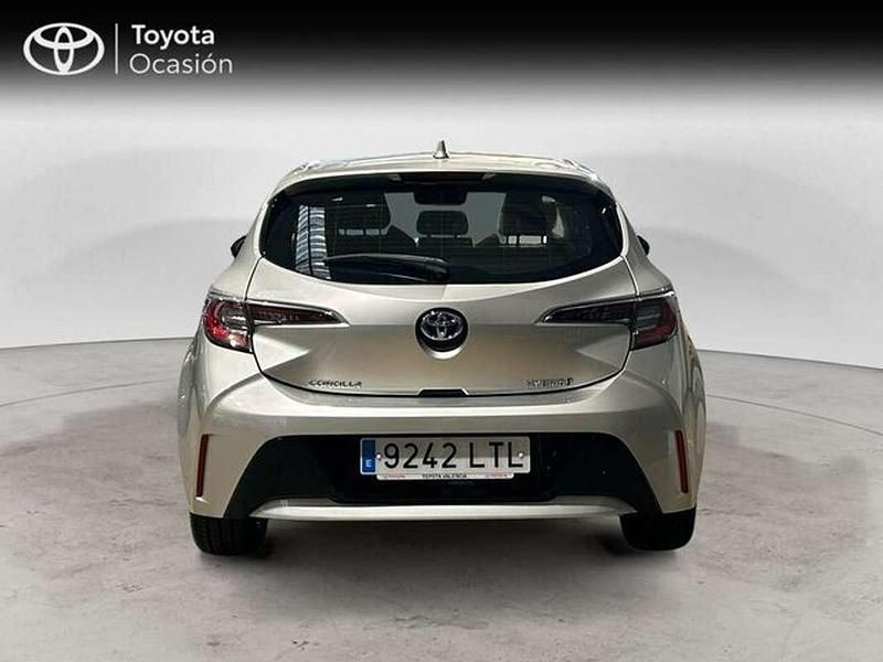Usado Toyota Corolla Active 122 CV (89 kW) 2021 Plateado Berlina