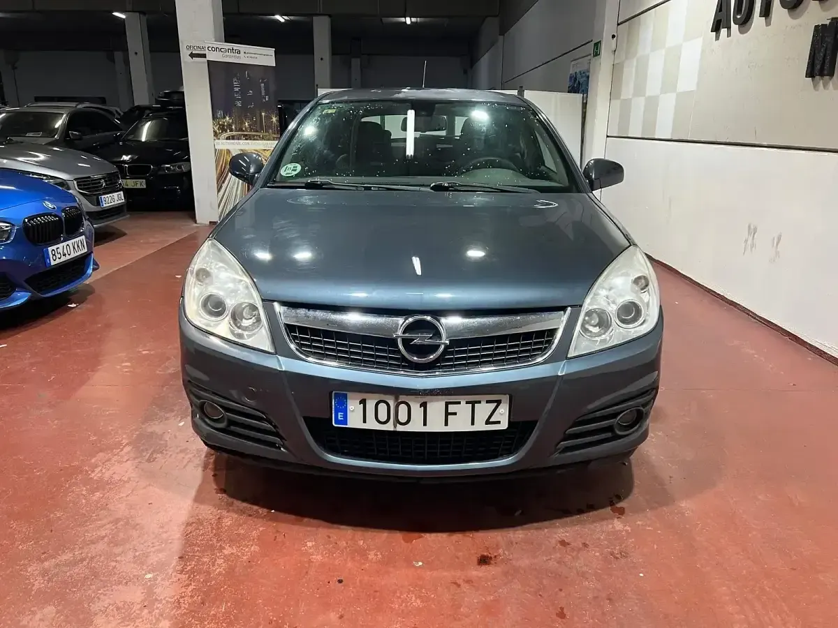 Usado Opel Vectra Cosmo 149 CV (109 kW) 2007 Gris Berlina