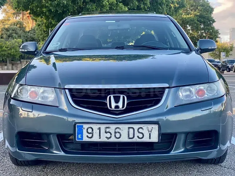 Usado Honda Accord Executive 140 CV (102 kW) 2006 Gris / plata Berlina