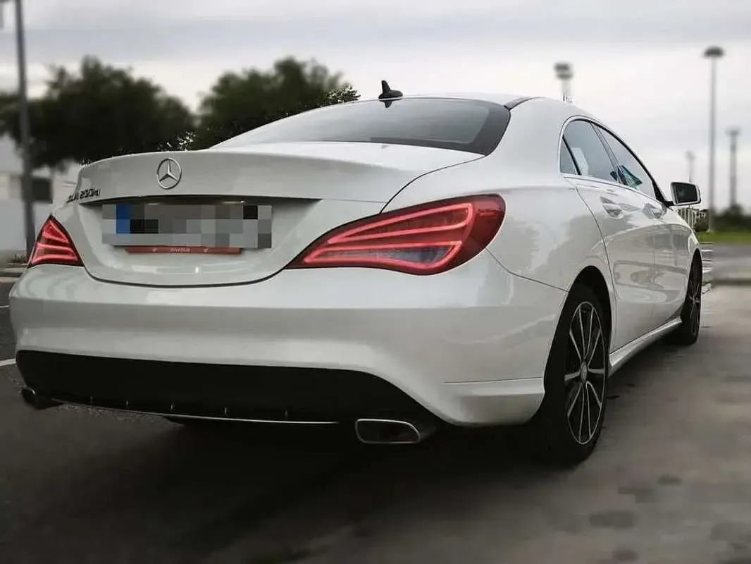 Usado Mercedes CLA200 136 CV (100 kW) 2016 Blanco Coupe