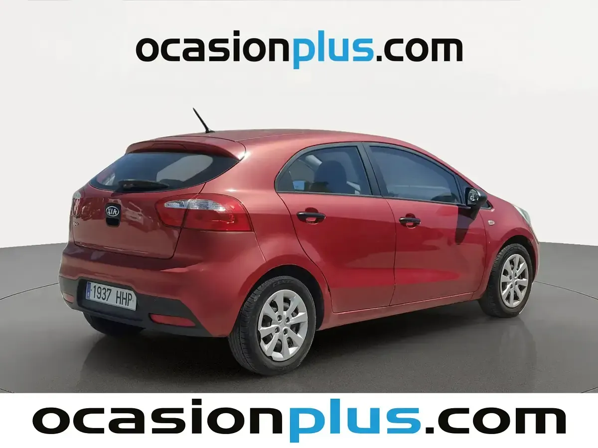 Usado Kia Rio 86 CV (63 kW) 2011 Rojo Utilitario