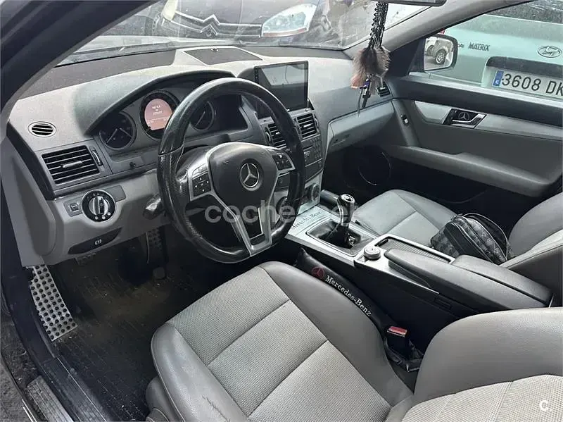 Usado Mercedes C200 Avantgarde 122 CV (89 kW) 2008 Negro Berlina