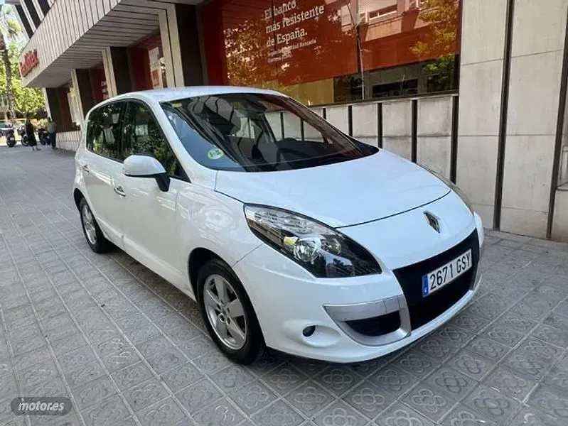 Usado Renault Grand Scénic Dynamique 105 CV (77 kW) 2010 Blanco Monovolumen