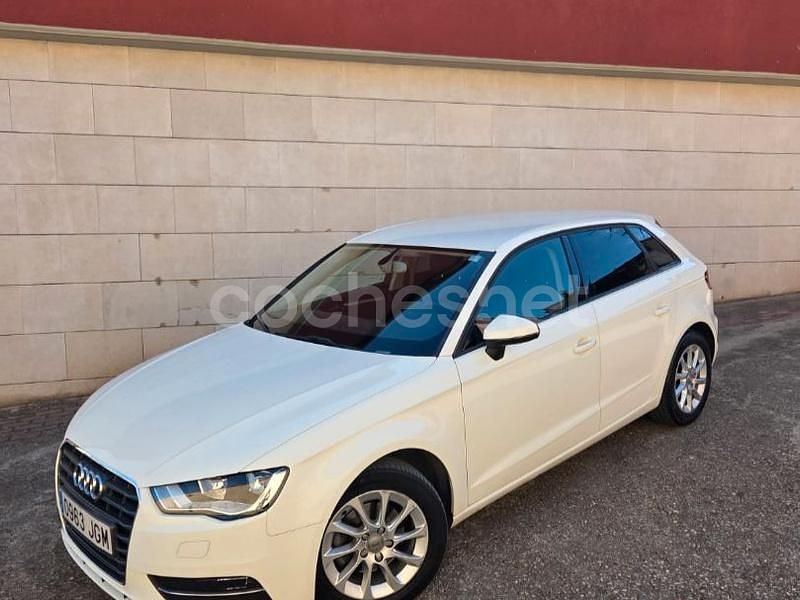 Blanco Usado 2015 Audi A3 Sportback Attraction Utilitario | 11.990 € (Precio justo) - Imagen 1/4