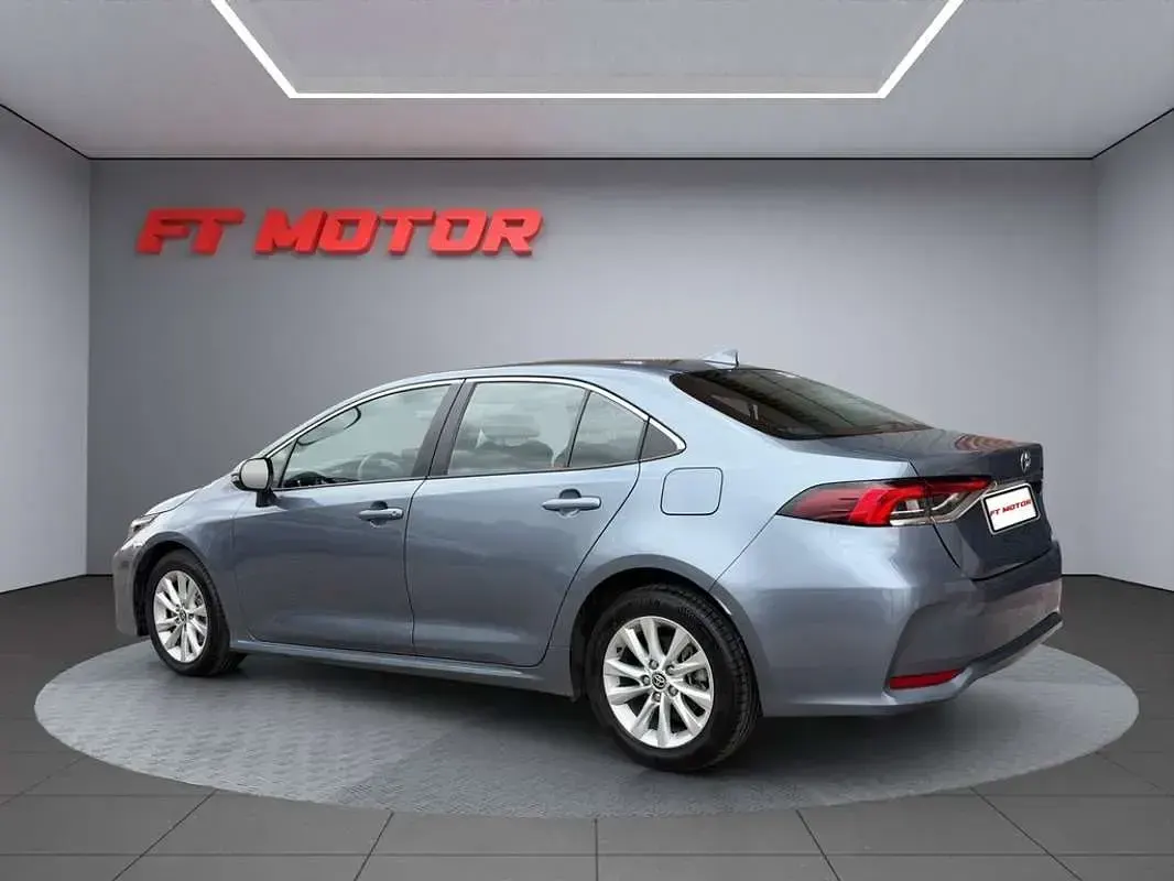 Usado Toyota Corolla Eco 139 CV (102 kW) 2024 Azul Berlina