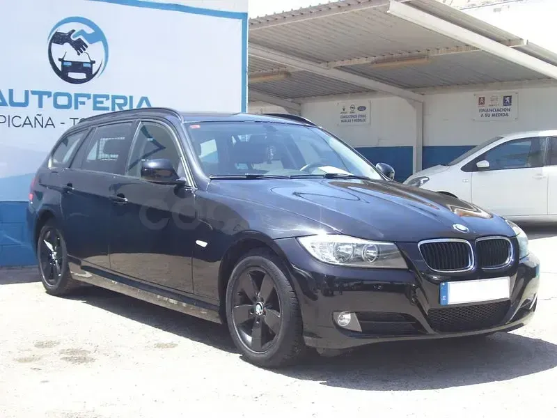 Usado BMW 318 143 CV (105 kW) 2010 Negro Familiar