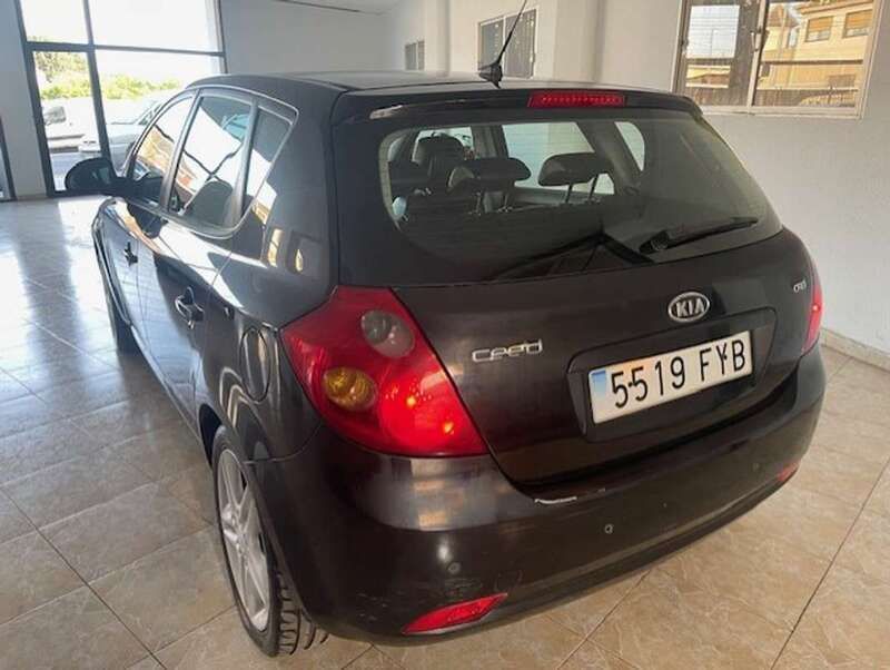 Usado Kia Ceed Sportswagon Active 116 CV (85 kW) 2007 Negro Familiar