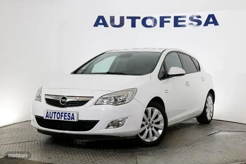 Blanco Usado 2011 Opel Astra Enjoy | 7450 € (Un poco caro) - Imagen 1/4
