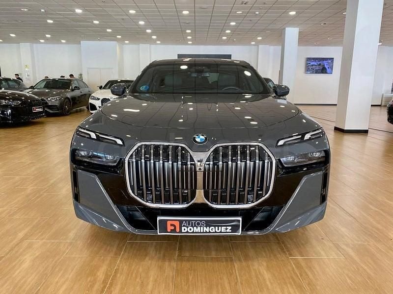 Usado BMW 740 299 CV (219 kW) 2025 Gris / plata Berlina