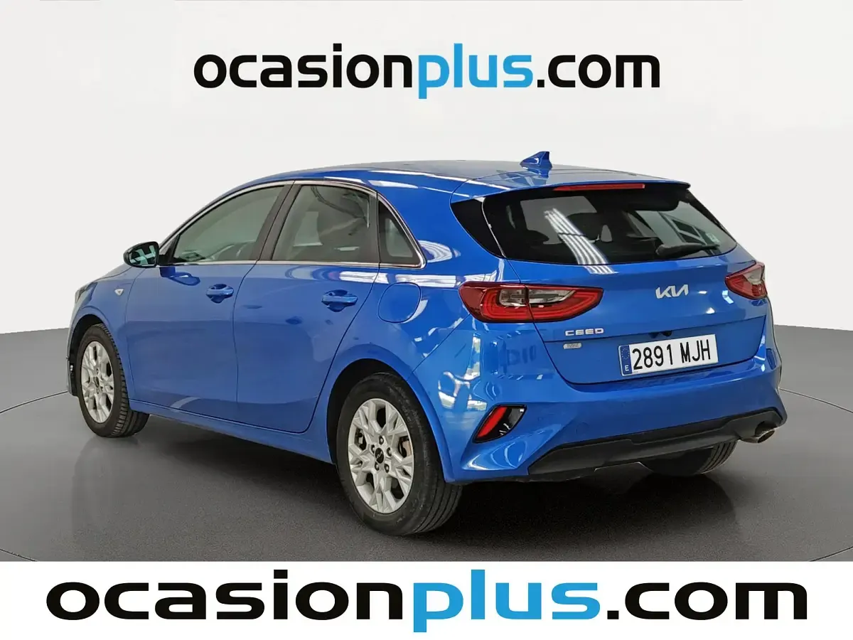 Usado Kia Ceed 136 CV (100 kW) 2023 Azul Utilitario