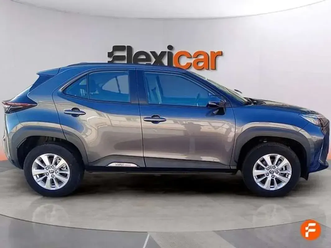Usado Toyota Yaris Cross Active 116 CV (85 kW) 2025 Gris SUV
