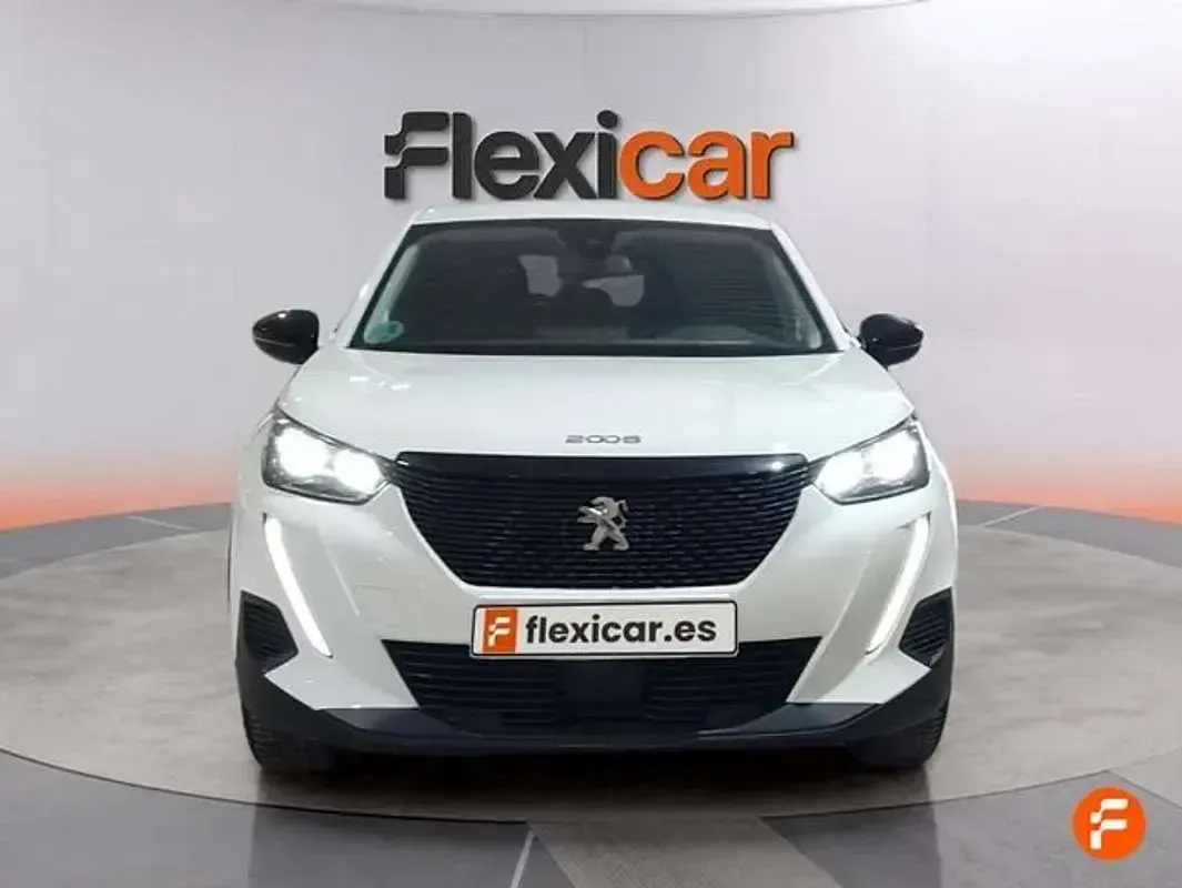 Usado Peugeot 2008 Active 110 CV (80 kW) 2022 Blanco SUV