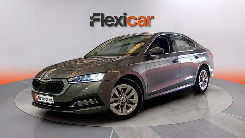 Usado Skoda Octavia Selection 150 CV (110 kW) 2024 Gris Berlina