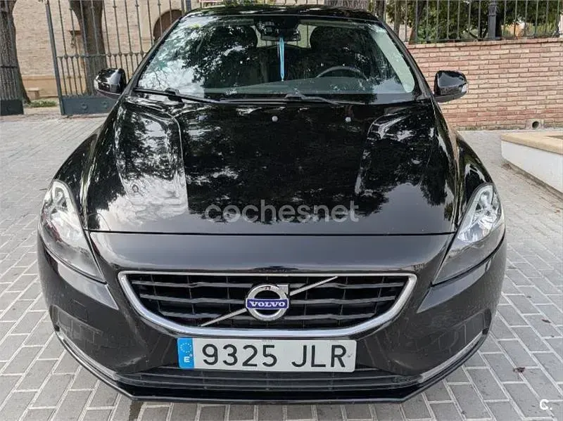 Usado Volvo V40 Momentum 120 CV (88 kW) 2016 Negro Berlina