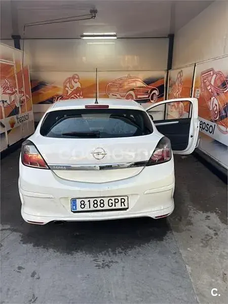 Usado Opel Astra GTC Sport 110 CV (80 kW) 2009 Blanco Berlina