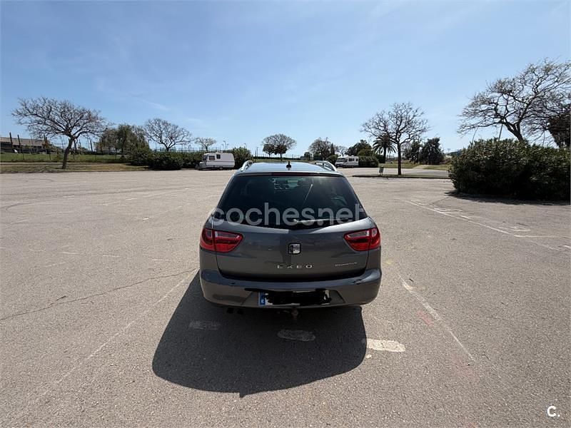 Usado Seat Exeo Ecomotive 143 CV (105 kW) 2013 Gris / plata Familiar