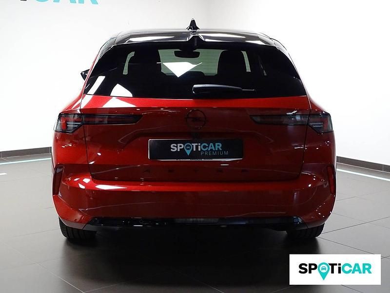 Usado Opel Astra 131 CV (96 kW) 2024 Rojo Familiar