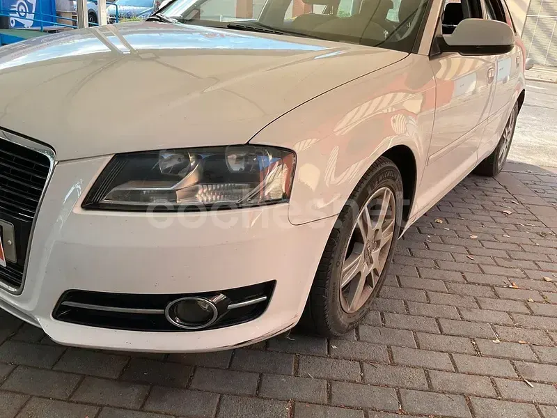 Usado Audi A3 Sportback Attraction 105 CV (77 kW) 2011 Blanco Utilitario