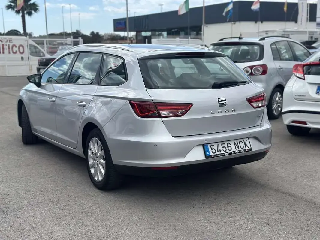 Usado Seat Leon Style 150 CV (110 kW) 2017 Plateado Utilitario