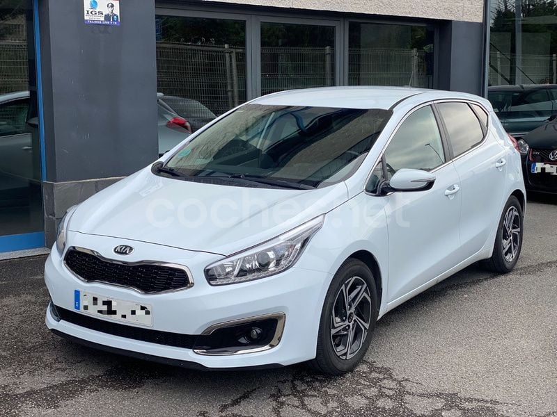 Blanco Usado 2016 Kia Ceed GT Berlina | 10.500 € (Precio justo) - Imagen 1/4