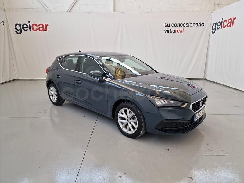 Usado Seat Leon Style 116 CV (85 kW) 2025 Azul Berlina