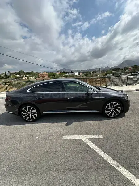 Usado VW Arteon R-line 150 CV (110 kW) 2020 Negro Berlina