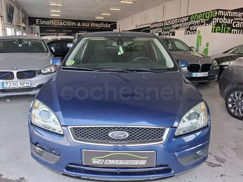 Usado Ford Focus Ghia 115 CV (84 kW) 2006 Azul Berlina