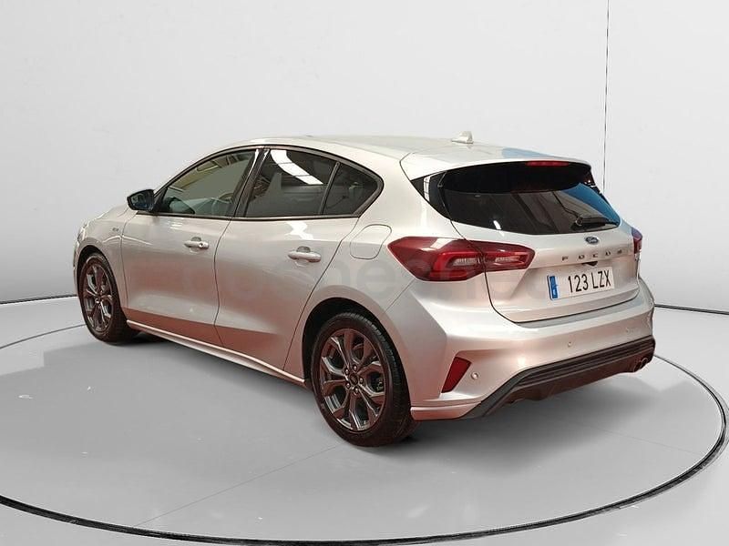 Usado Ford Focus ST-Line 155 CV (114 kW) 2022 Gris / plata Berlina