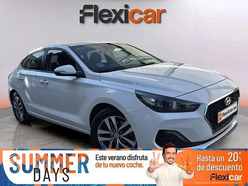 Blanco Usado 2018 Hyundai i30 Berlina | 11.490 € (Buen precio) - Imagen 1/4