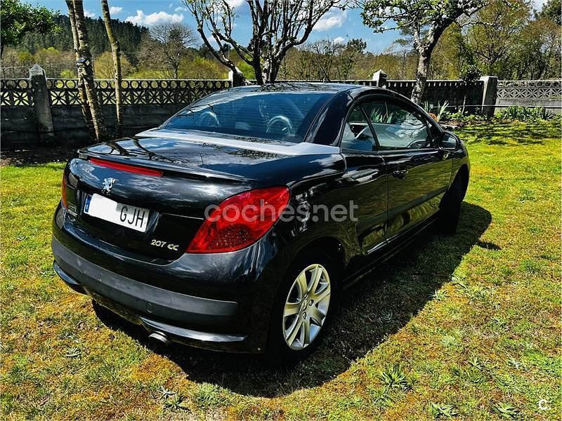 Usado Peugeot 207 CC 120 CV (88 kW) 2008 Negro Descapotable