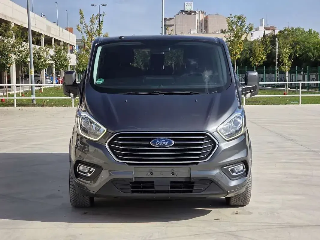 Usado Ford Tourneo Trend 131 CV (96 kW) 2019 Gris Monovolumen