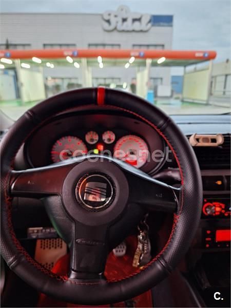 Usado Seat Leon Sport 150 CV (110 kW) 2002 Rojo Utilitario