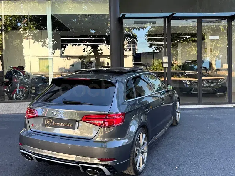 Usado Audi RS3 400 CV (294 kW) 2019 Gris / plata Berlina