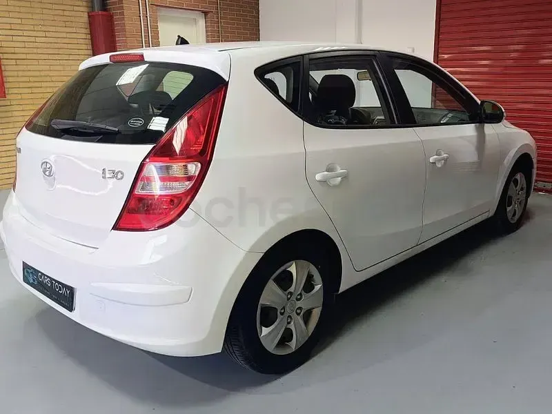 Usado Hyundai i30 Comfort 109 CV (80 kW) 2010 Blanco Berlina