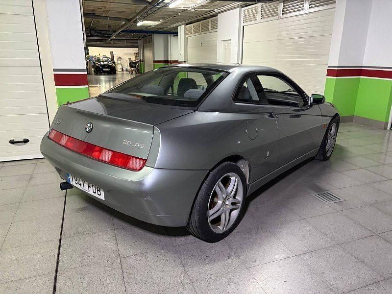 Usado Alfa Romeo GTV 165 CV (121 kW) 2006 Gris