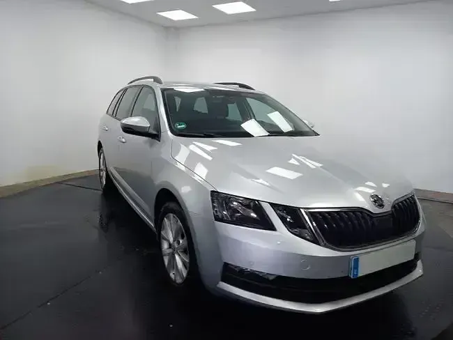 Usado Skoda Octavia Ambition 116 HP (85 kW) 2018 Cinzento Carrinha