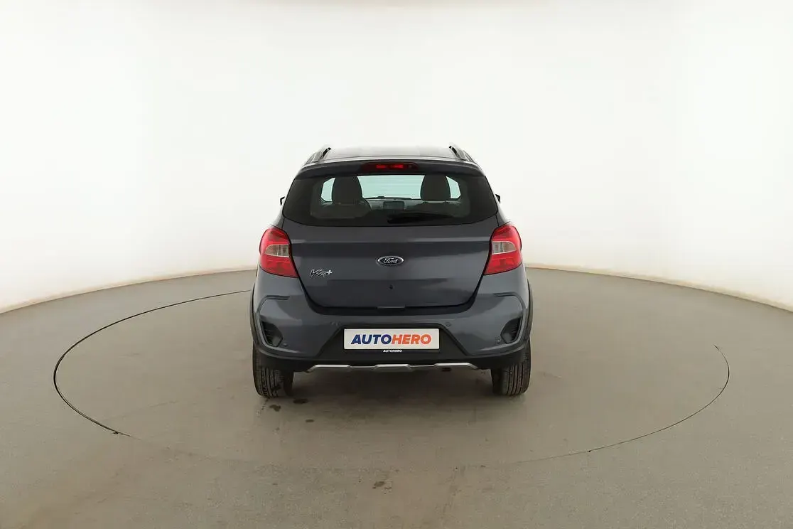 Usado Ford Ka Plus Active 86 CV (63 kW) 2019 Gris Utilitario