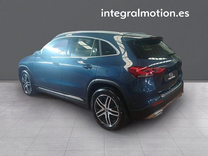 Usado Mercedes GLA180 Business 113 CV (83 kW) 2021 Azul SUV