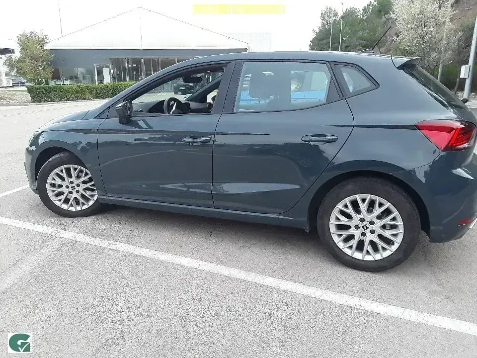 Usado Seat Ibiza FR 116 CV (85 kW) 2025 Gris Utilitario