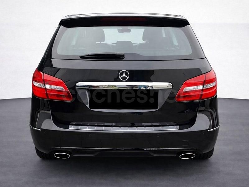Usado Mercedes B180 122 CV (89 kW) 2013 Negro Monovolumen