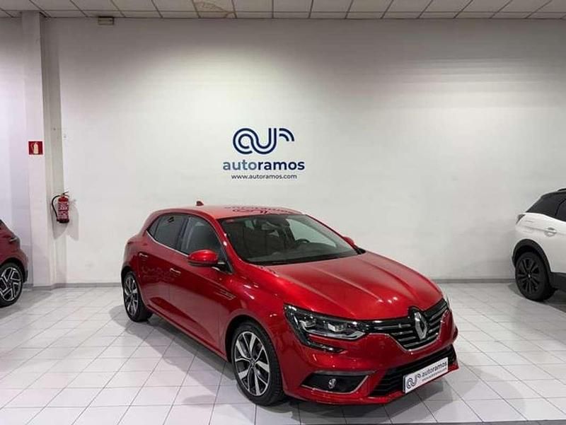 Usado Renault Mégane IV Bose Edition 131 CV (96 kW) 2017 Rojo Berlina