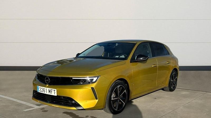 Usado Opel Astra Elegance 130 CV (95 kW) 2023 Amarillo Berlina