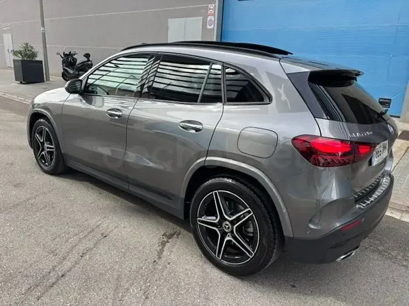 Usado Mercedes GLA220 190 CV (139 kW) 2024 Gris / plata SUV
