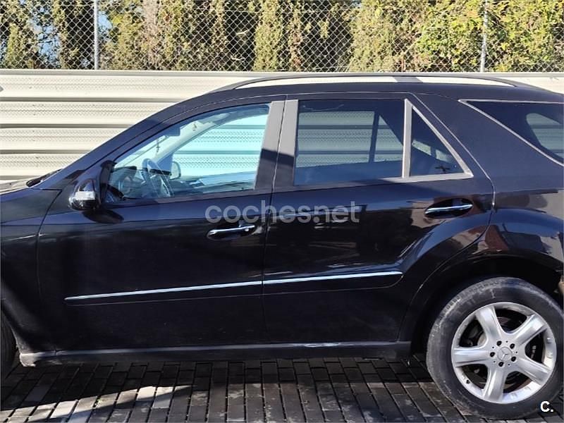 Usado Mercedes ML320 224 CV (164 kW) 2006 Negro SUV