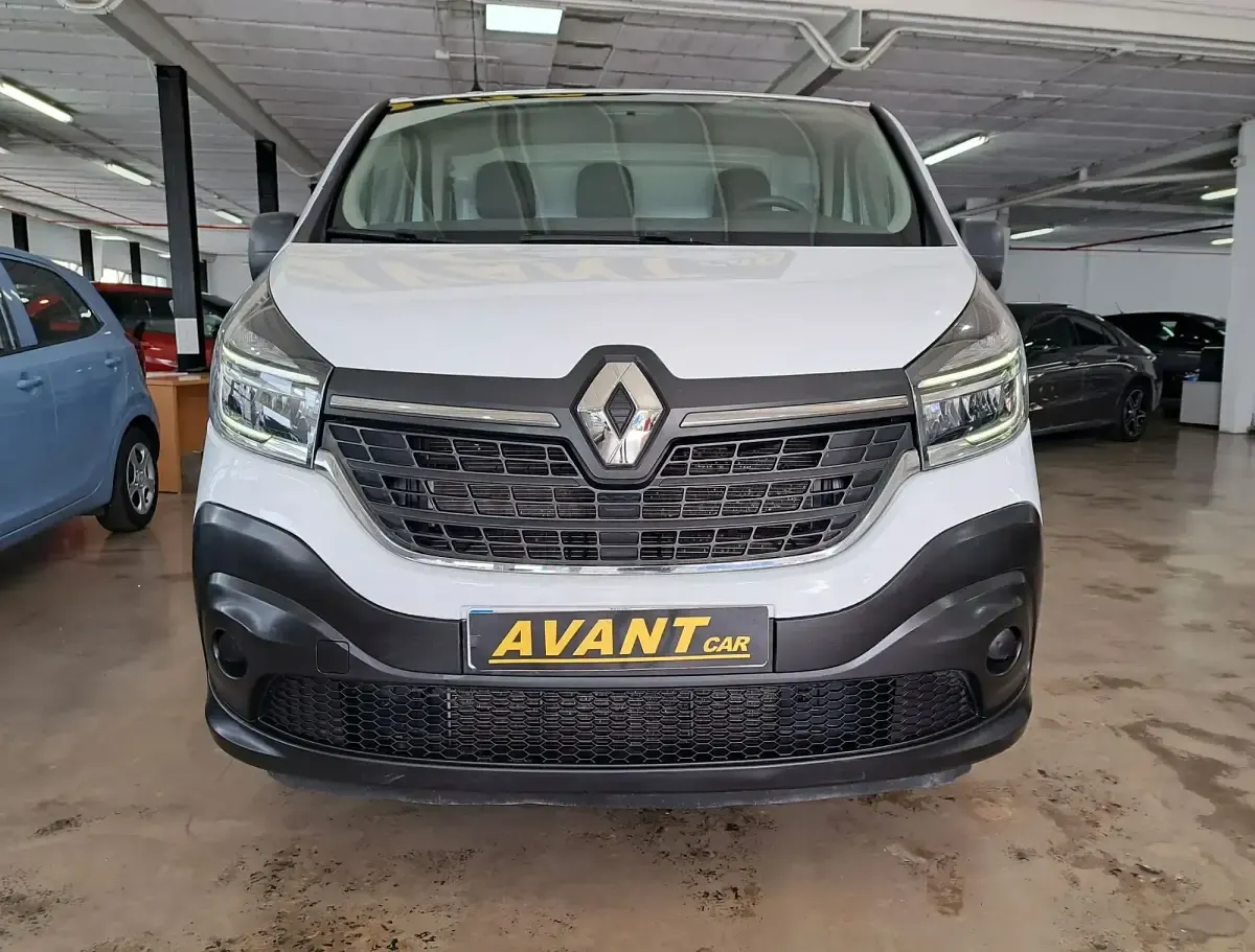 Usado Renault Trafic 120 CV (88 kW) 2021 Blanco Monovolumen